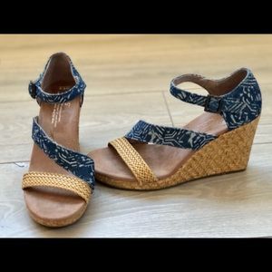 TOMS Denim Print Wedges. Size 6.5